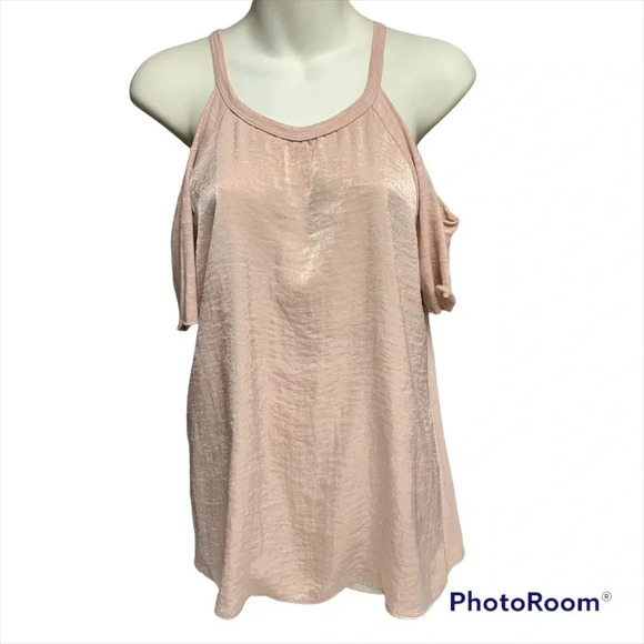 Socialite pink cold shoulder top size XS has a pearly shine to it - Picture 1 of 7